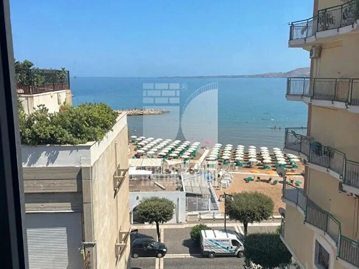 Appartamento trilocale in affitto in Via Interna Marina, Crotone