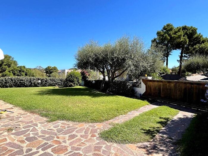 Casa quadrilocale in affitto in Via del Gelsomino, Pittulongu, Olbia