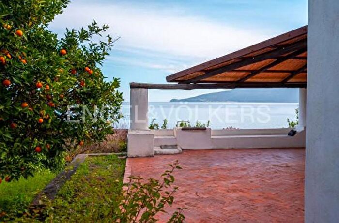 Casa con 6 locali in vendita in Via Raona, Santa Marina Salina