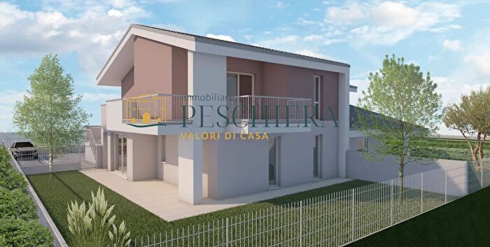 Appartamento trilocale in vendita in Via Oliveto, Castelnuovo Del Garda