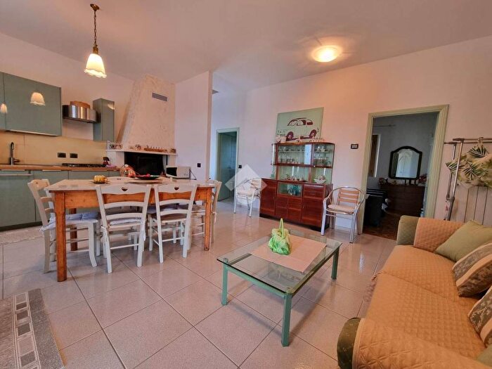 Appartamento trilocale in affitto in Vocabolo Palombara, Massa Martana