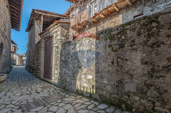 Casa con 8 locali in vendita in Camutaglio, Almenno San Bartolomeo