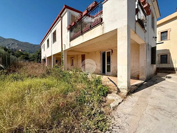 Casa trilocale in vendita in Via Angelo Morello, Carini