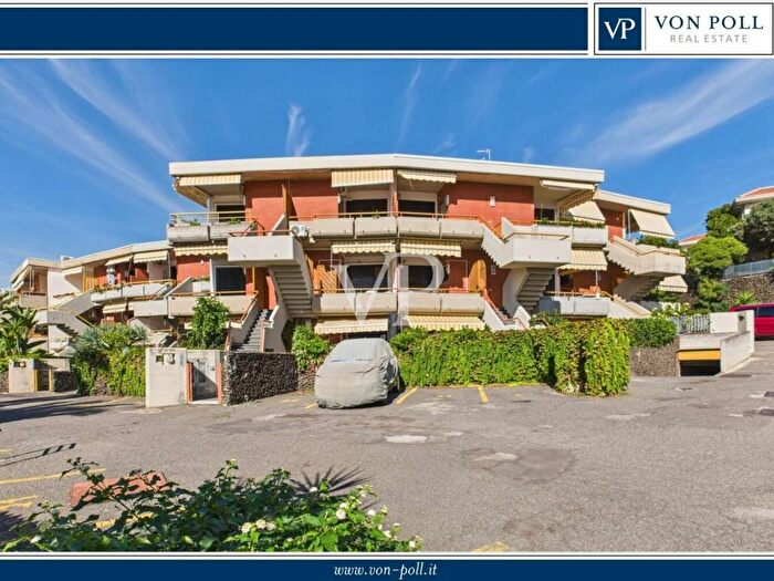 Appartamento bilocale in affitto in Antonello da Messina, Centro, Aci Castello