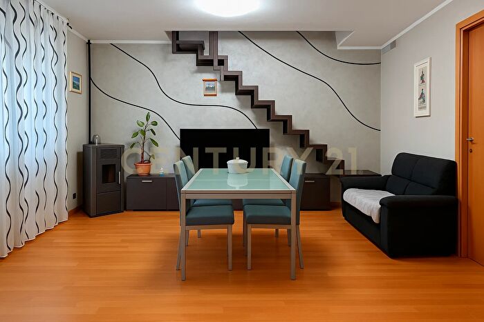 Appartamento con 5 locali in vendita in Via San Andrea, Abbadia San Salvatore