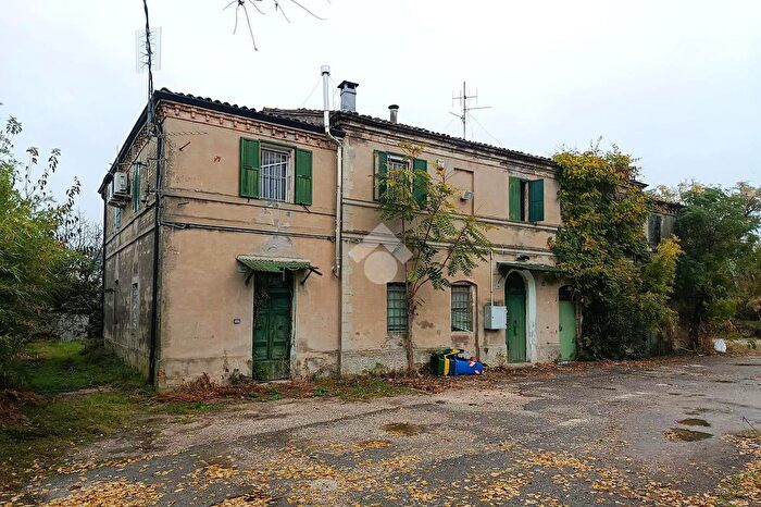 Casa con 12 locali in vendita in Via SantAndrea, Forlimpopoli