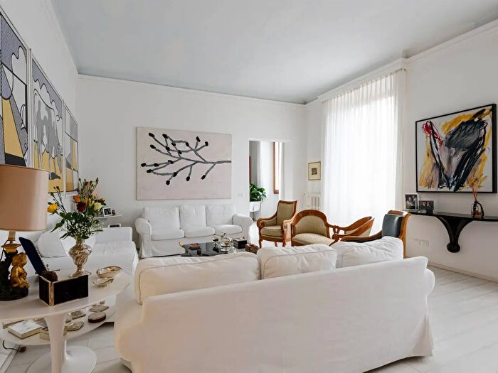 Appartamento con 13 locali in vendita in Firenze