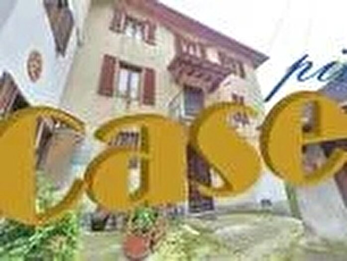 Casa con 14 locali in vendita in Camaiore