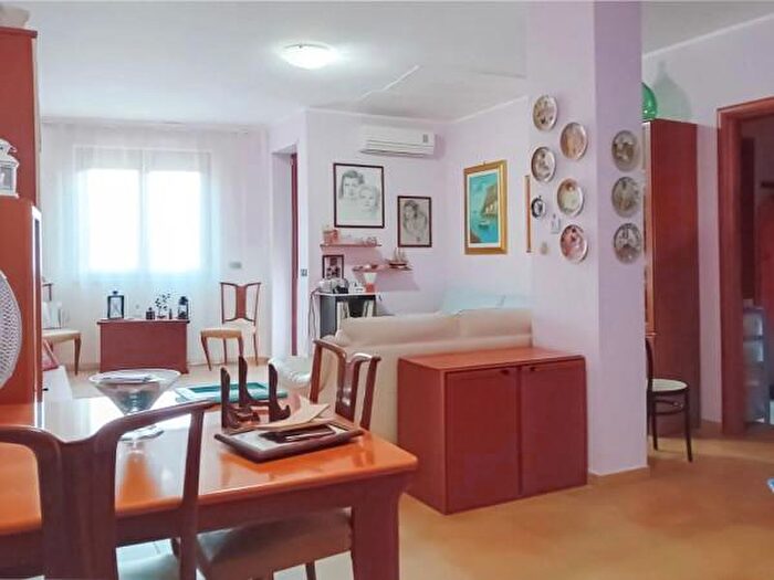 Appartamento con 5 locali in vendita in Latiano