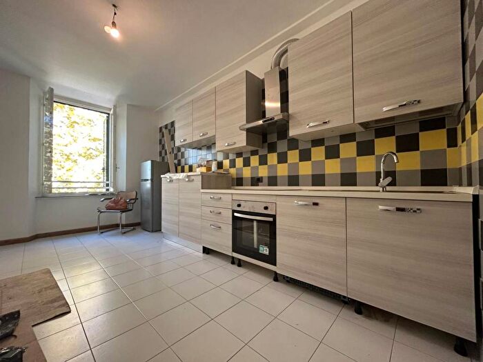 Appartamento quadrilocale in affitto in Viale Stazione, Centro, Massa