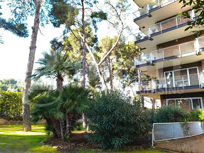 Appartamento con 5 locali in vendita in Via delle Murge, Bari