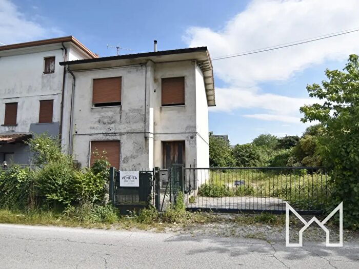 Casa trilocale in vendita in Rossano Veneto