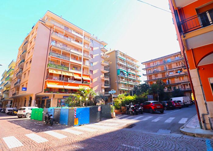 Appartamento trilocale in vendita in Corso Europa, Loano