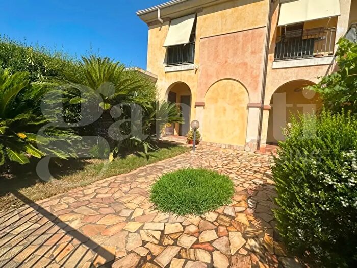 Appartamento quadrilocale in vendita in Località Maddalena Spiaggia Snc, Capoterra
