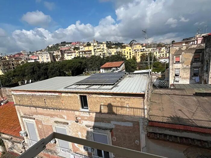 Appartamento trilocale in vendita in Via SantAntonio Abate, Napoli