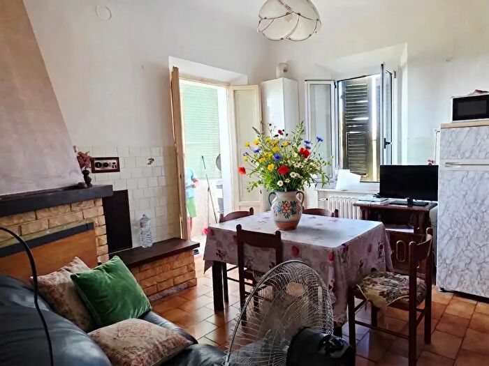 Appartamento con 6 locali in vendita in Via San Giuseppe, Montecarotto