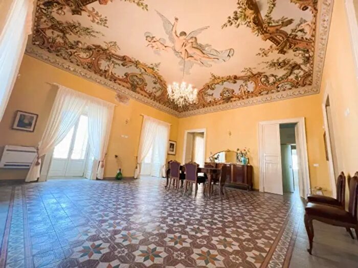 Appartamento con 6 locali in vendita in Piazza Vittorio Emanuele, Francofonte