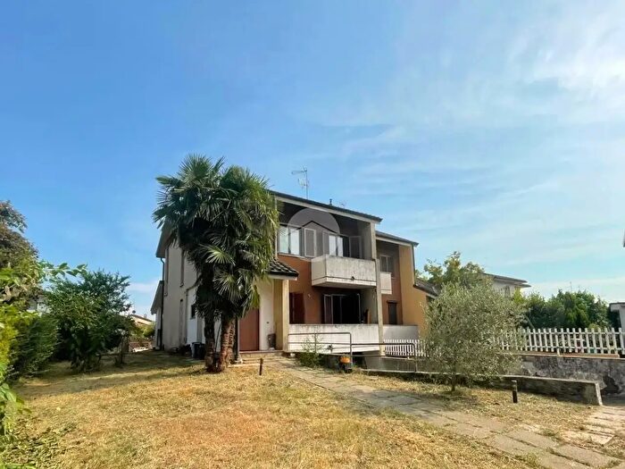 Casa quadrilocale in vendita in Via a Manzoni, Boffalora Sopra Ticino