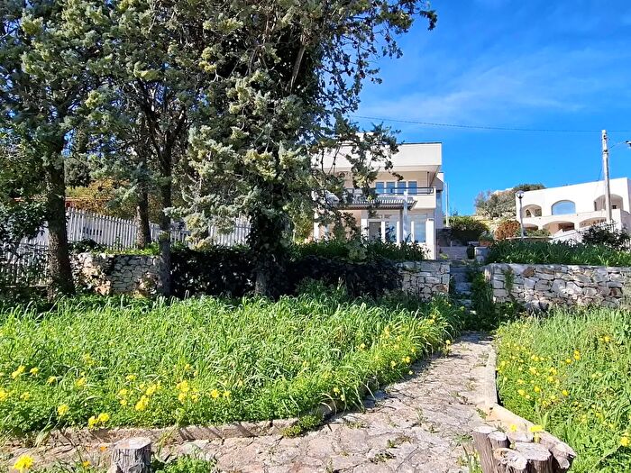 Casa con 9 locali in vendita in Conversano