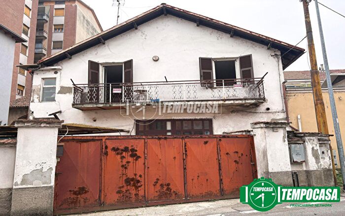 Casa con 7 locali in vendita in Via Roma, Serravalle Scrivia