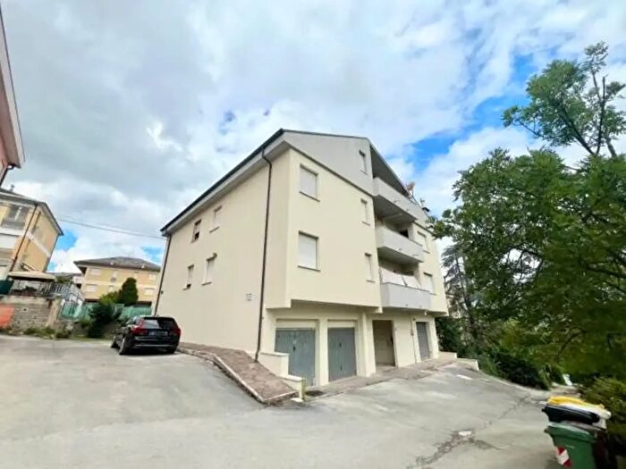 Appartamento con 5 locali in vendita in Via Serraloggia, Fabriano