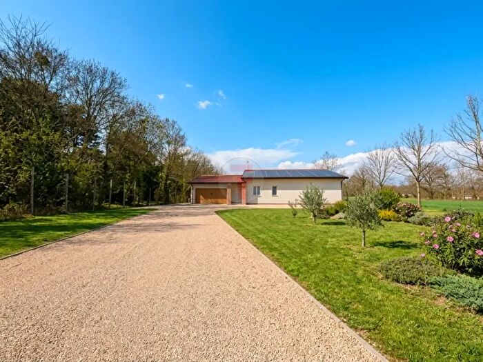 Casa bilocale in vendita in Via Giugno, Legnaro