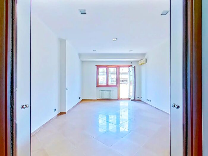 Appartamento quadrilocale in vendita in Via delle Gondole, Roma