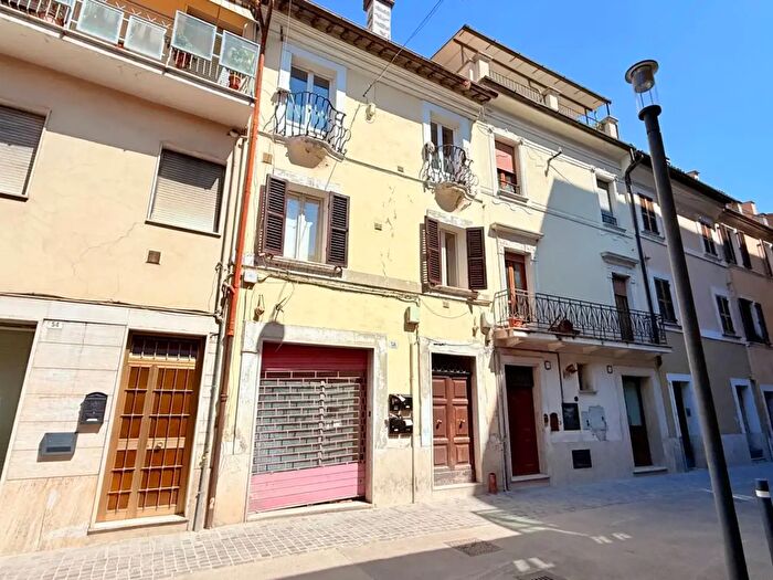 Appartamento con 5 locali in vendita in Via Terenzio Varrone, Rieti