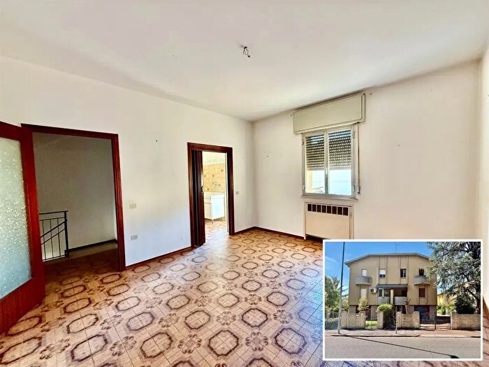 Casa con 10 locali in vendita in Via Agide Samaritani, Alfonsine