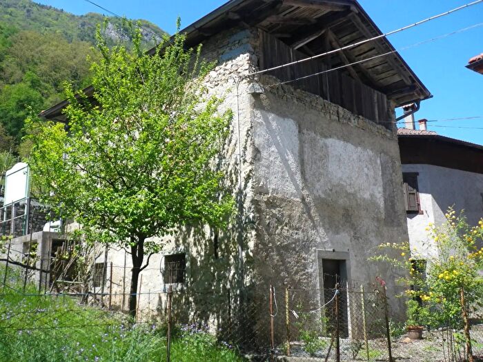 Casa trilocale in vendita in Agrone, Pieve di BonoPrezzo