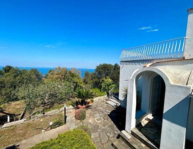 Casa quadrilocale in vendita in Traversa Linaro, Anacapri