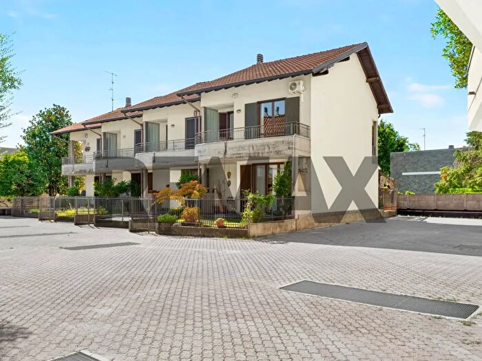 Casa quadrilocale in vendita in Via Firenze, Busto Arsizio