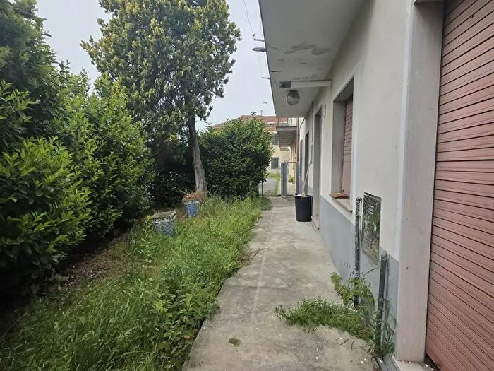Casa con 6 locali in vendita in Montechiaro D'Acqui