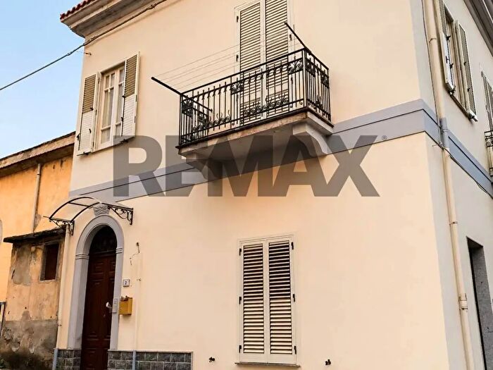 Casa con 8 locali in vendita in Via Fiume, Acquedolci