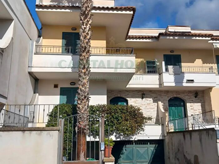 Casa con 5 locali in vendita in Avella