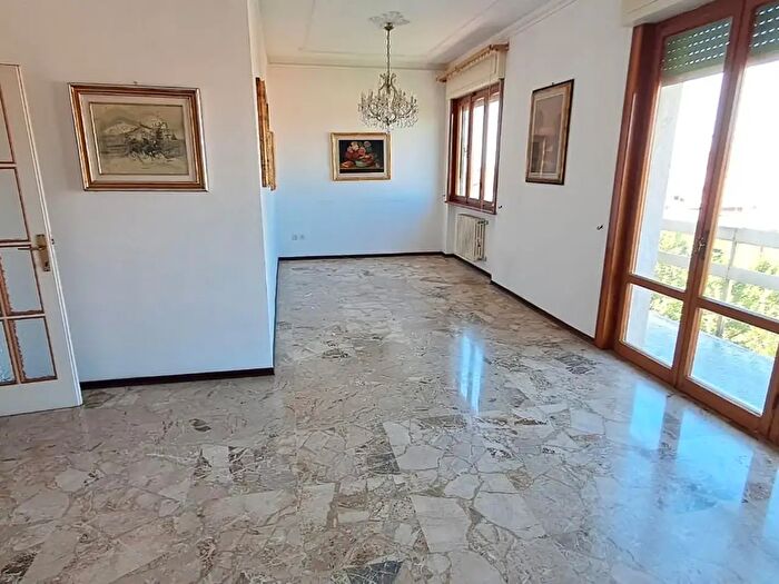 Appartamento con 5 locali in vendita in Cecina