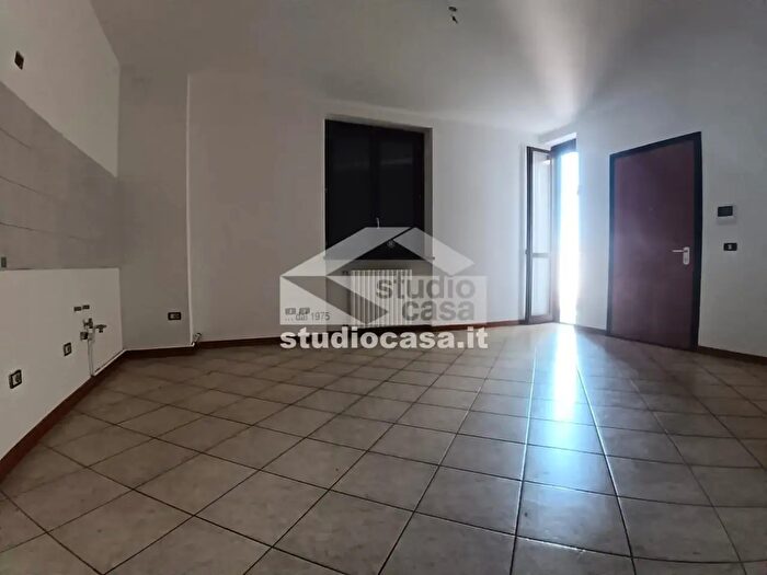 Appartamento trilocale in vendita in Via Deledda, Pandino