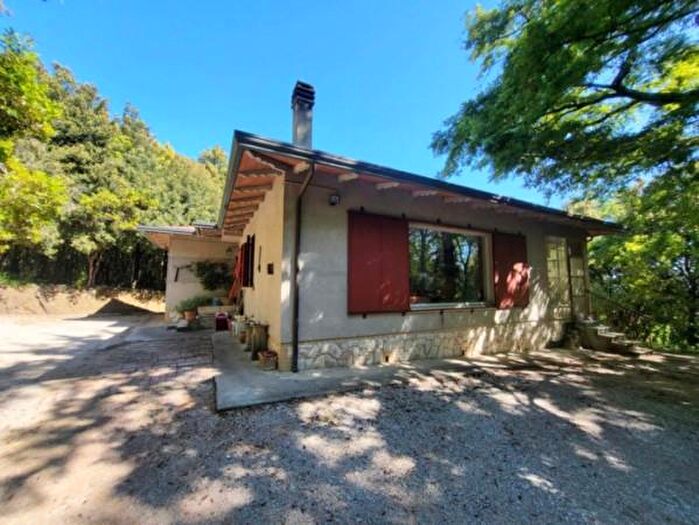 Casa quadrilocale in vendita in Via Campo Tinarelli, Bettona