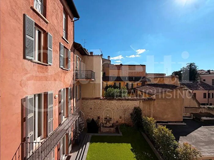 Appartamento quadrilocale in vendita in Via Gabriele Rosa, Brescia