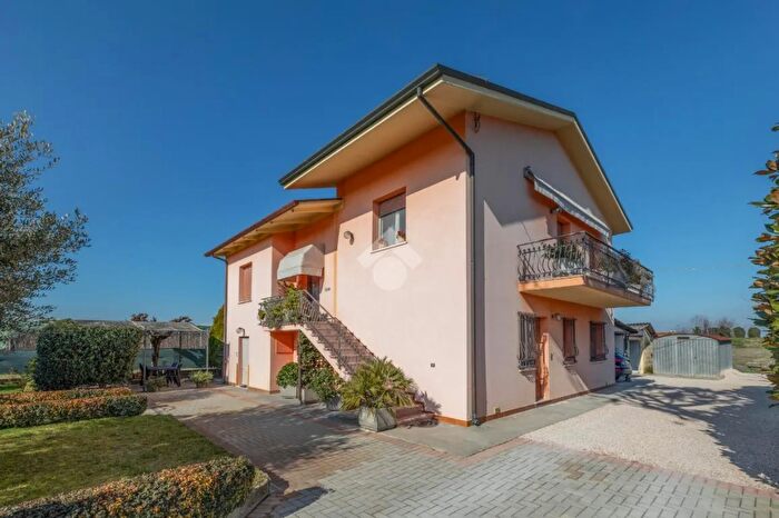 Casa con 6 locali in vendita in Via Campone Sala, Cesenatico
