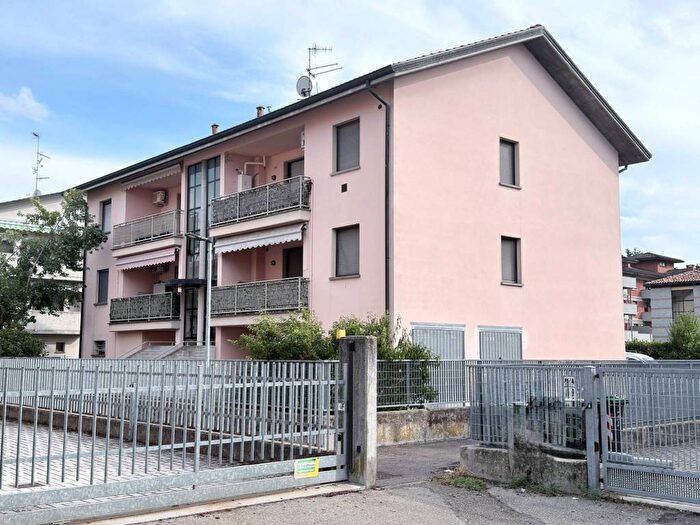 Appartamento trilocale in vendita in Piazza Cardinale Bianchi, San Polo, Torrile