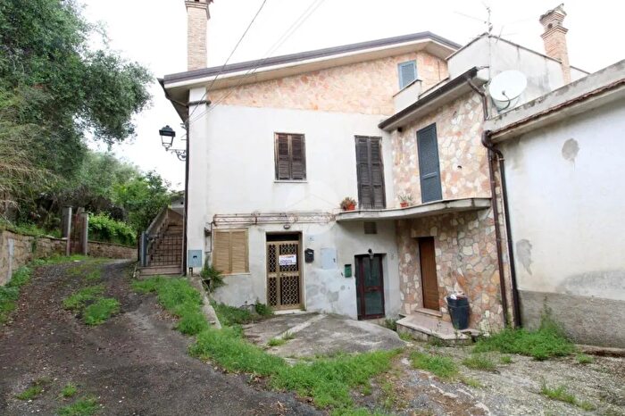 Appartamento quadrilocale in vendita in Via dei Gracchi, Fara In Sabina