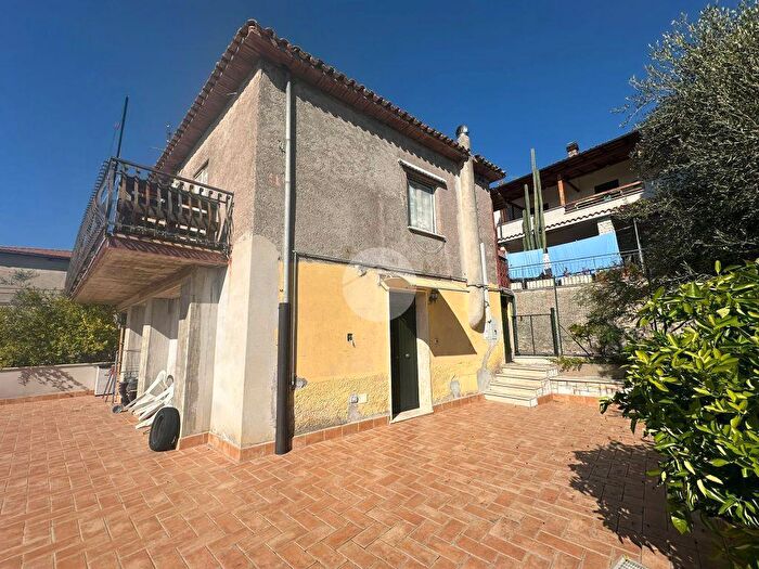 Appartamento bilocale in vendita in Via delle Cese, Fara In Sabina