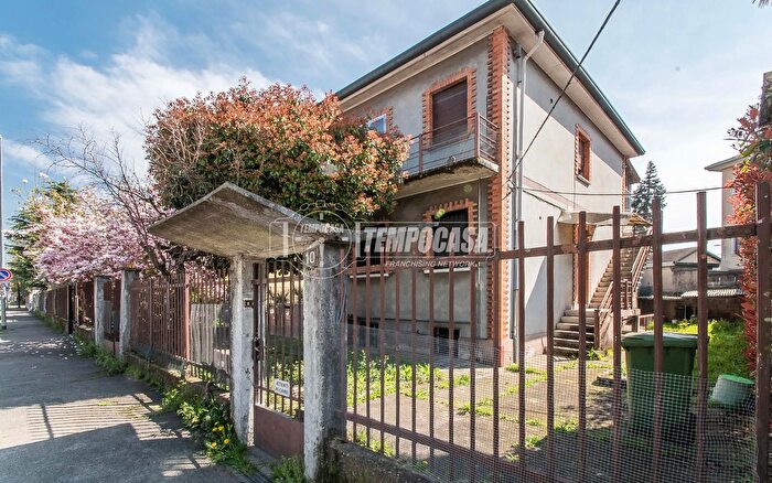 Casa quadrilocale in vendita in Viale Roma, Cusano Milanino