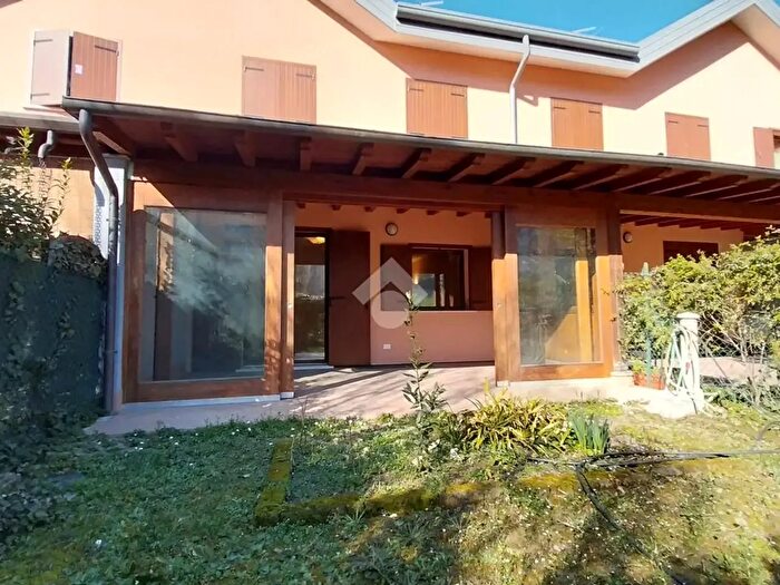 Casa con 5 locali in vendita in Via Quarto Ponte, Verona