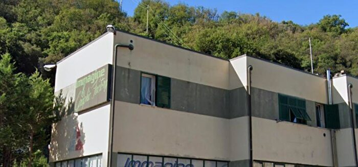 Appartamento quadrilocale in vendita in Via Sanda, Celle Ligure