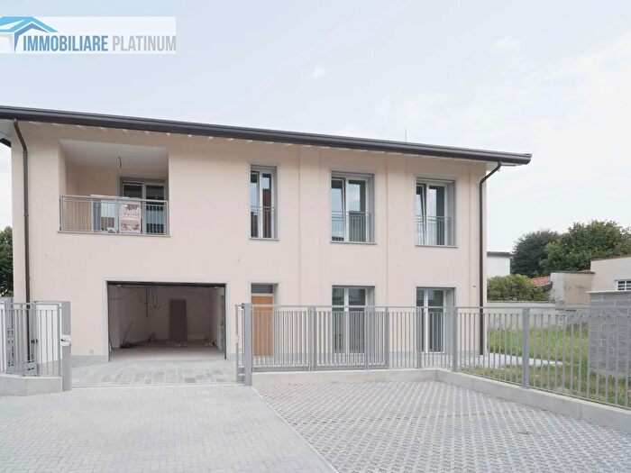 Casa quadrilocale in vendita in Via Cantore, Lissone