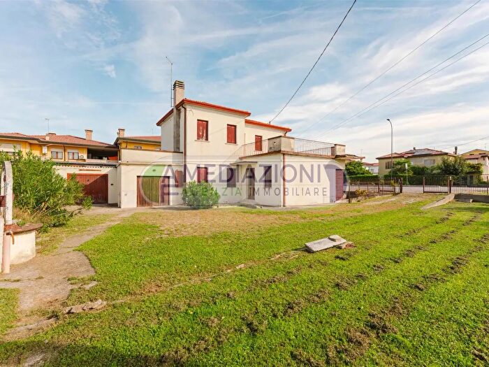 Casa con 7 locali in vendita in Via Carducci, Pianiga