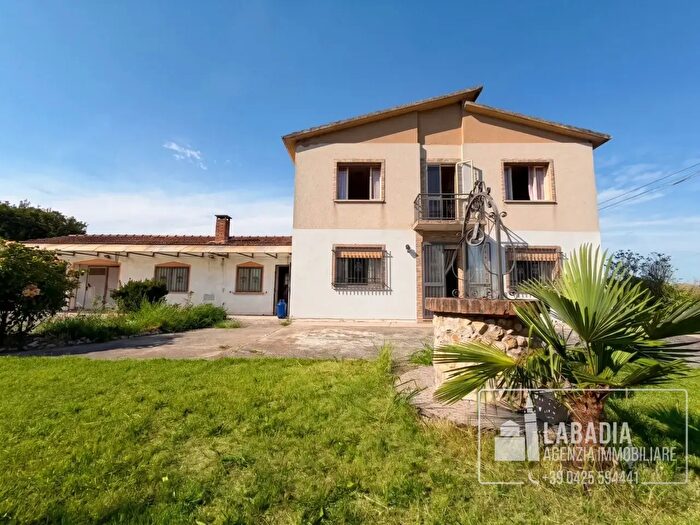 Case in Vendita e in Affitto - 2
