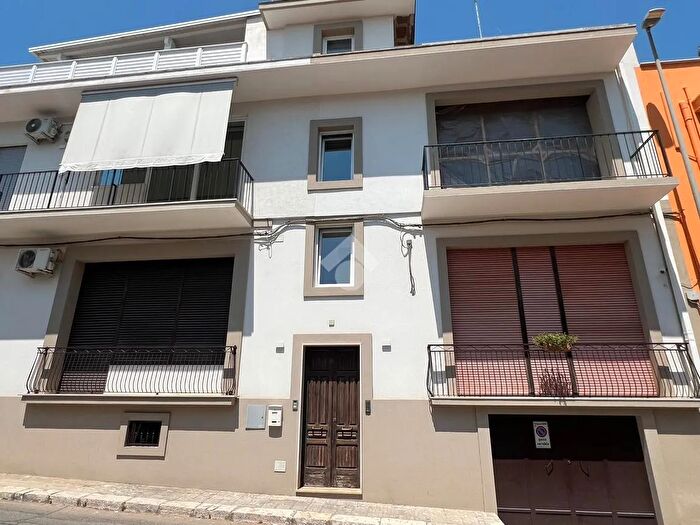 Appartamento trilocale in vendita in Via Cavour, Oria